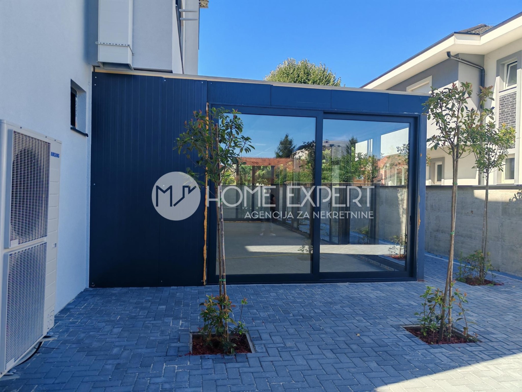 lokal - NOVI SAD - BULEVAR PATRIJARHA PAVLA - 9100531