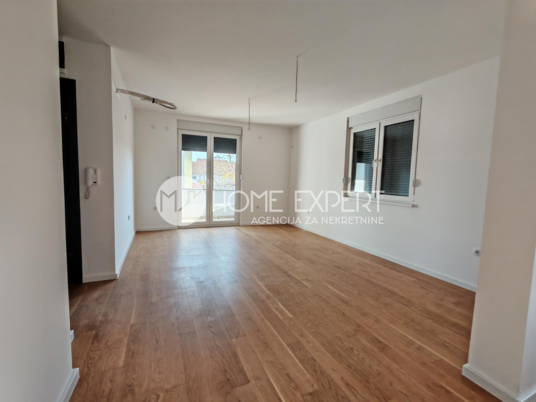 lokal - NOVI SAD - BULEVAR PATRIJARHA PAVLA - 9100565