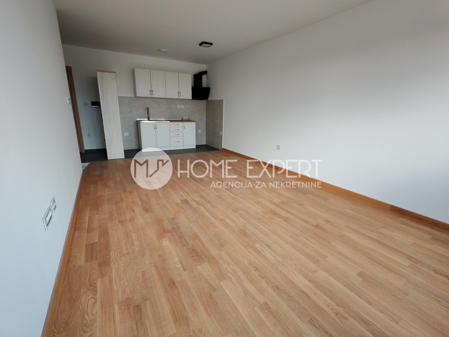 stan NOVI SAD - PODBARA - 1000598