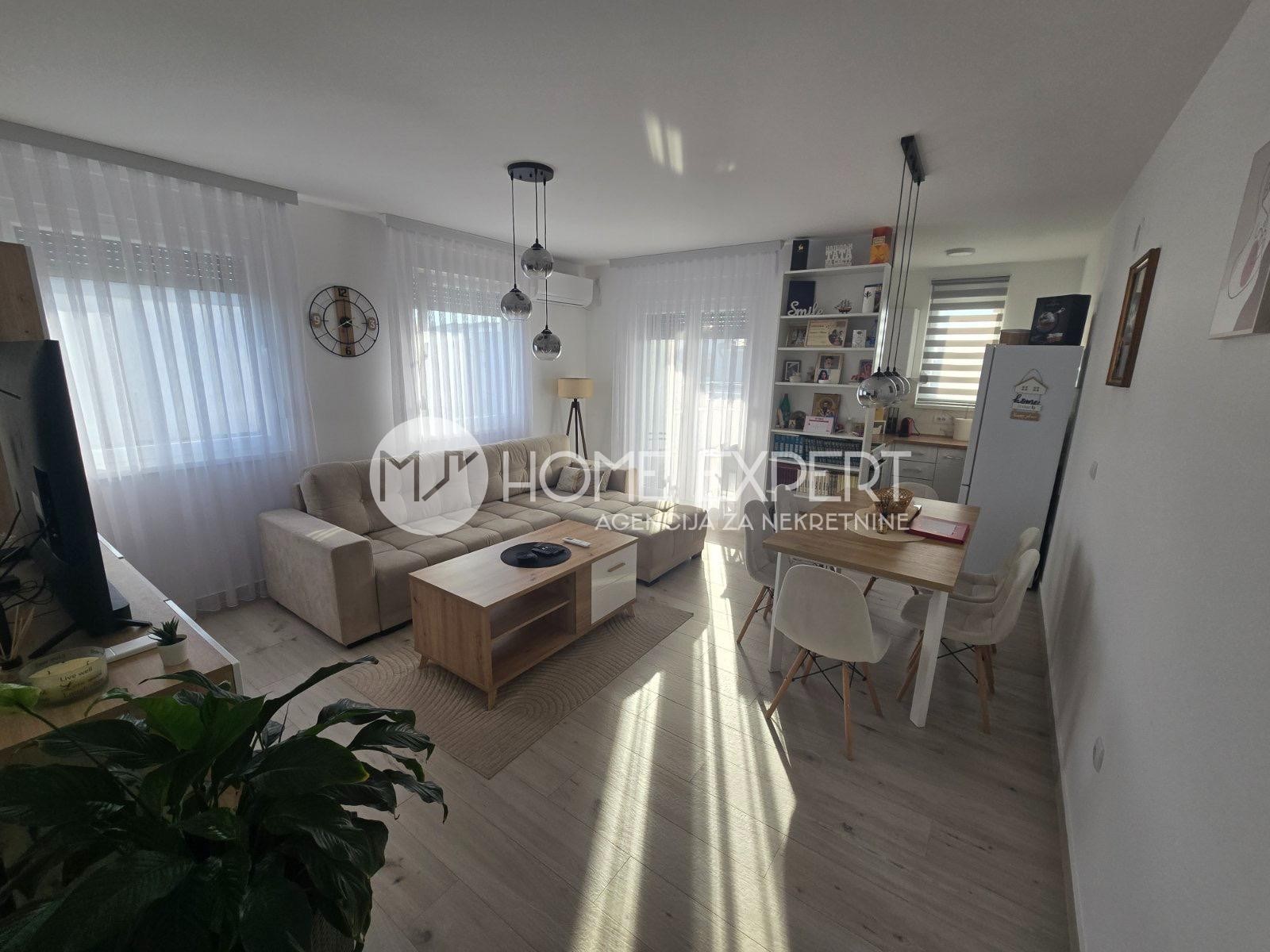 stan NOVI SAD - KAMENJAR - 1000642